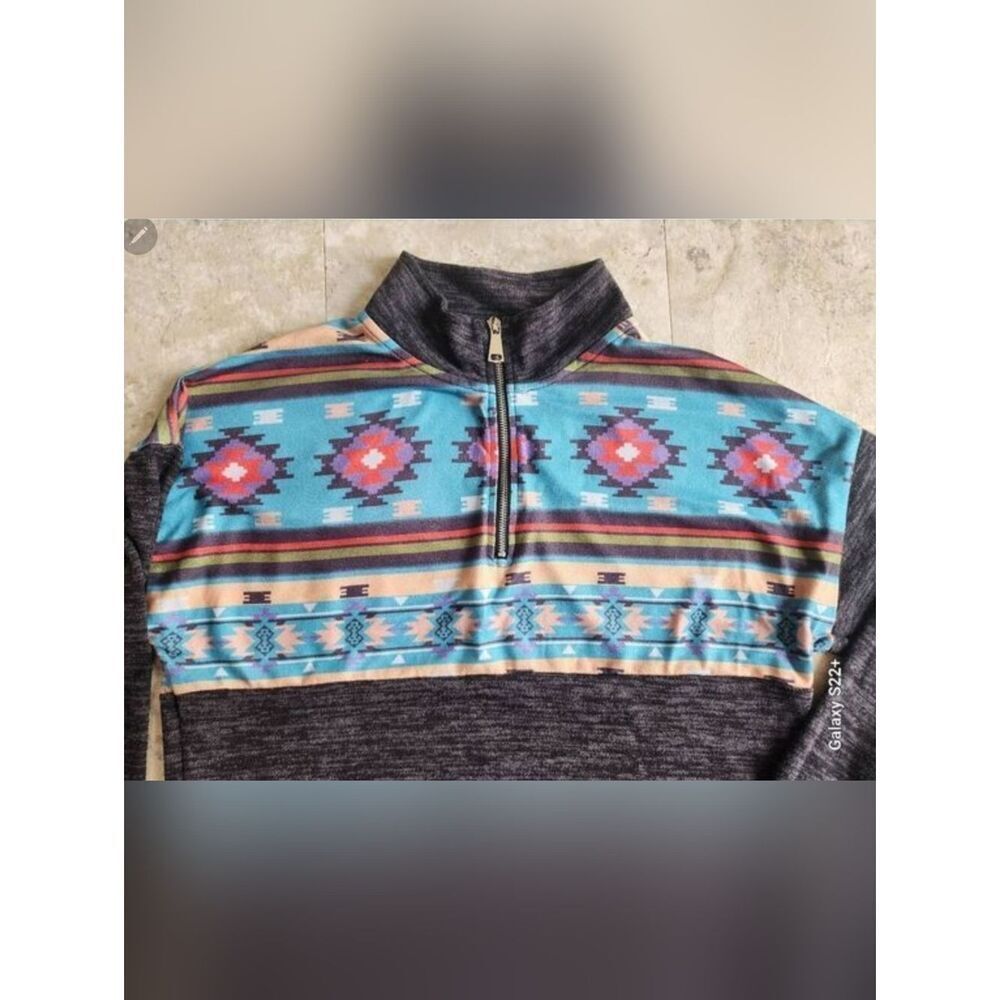 O10 Quarter zip heather gray athletic shirt w pockets & Southwestern design - Picture 4 of 7